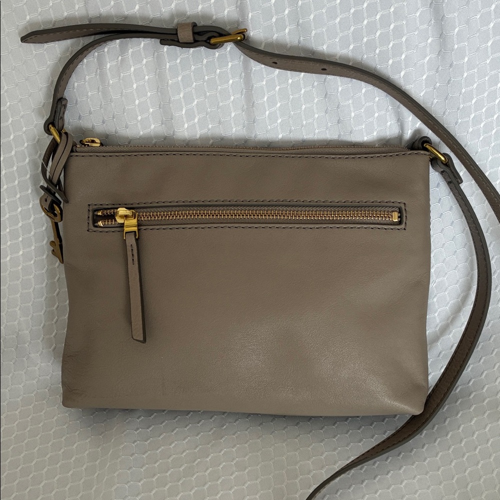 Fossil Small E/W Fiona Crossbody Like New!!